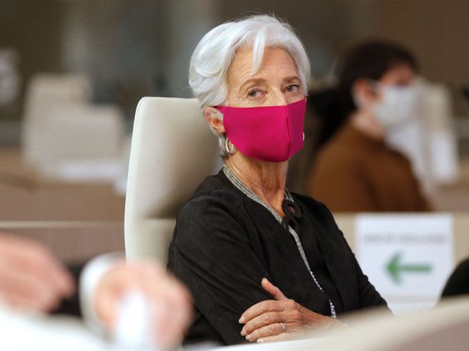 Bce, Lagarde: rischi al ribasso su economia con tensioni geopolitiche e costi energia, sull’inflazione rischi al rialzo