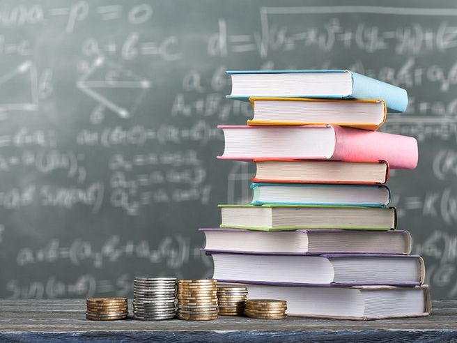 Stangata scuola: ritorno tra i banchi a settembre con salasso da 550 euro (libri esclusi)