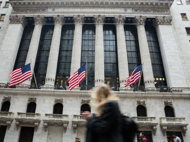 Wall Street futures positivi: spicca il rally di Johnson & Johnson, titolo +4% dopo annuncio spinoff