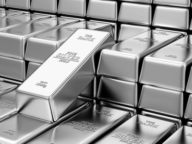 Materie prime: il petrolio ancora giù, acquisti su platino e argento
