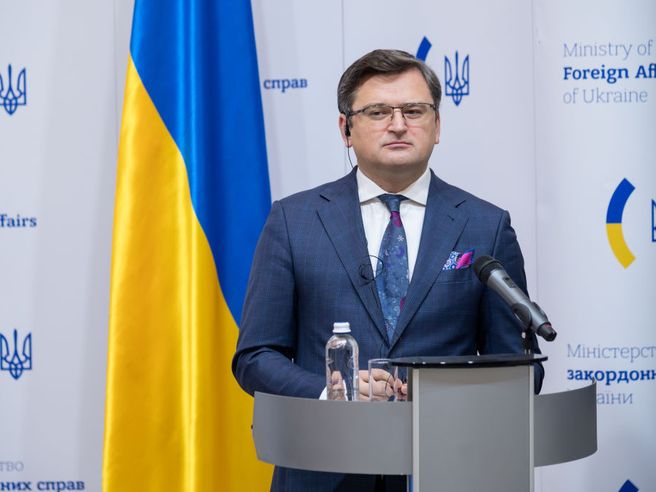 Guerra Ucraina, ministro ucraino Kuleba: ‘terrificanti lanci di razzi russi su Kiev. Ultima volta fu in attacco 1941 da Germania nazista’