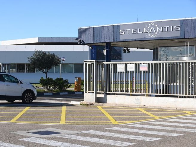 Stellantis: perdita netta di €2,3 miliardi nel primo semestre