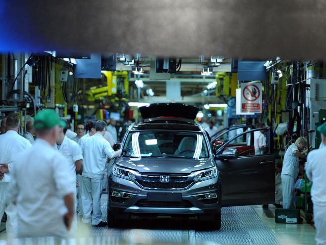 Giappone: Pmi ancora in contrazione a gennaio, Pmi servizi migliora fase di espansione