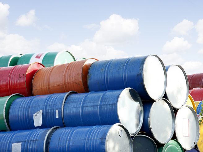 Petrolio giù dopo fiammata vigilia, ‘sanzioni Usa contro Russia non sono contro oil’. Ma c’è chi teme boom +40%