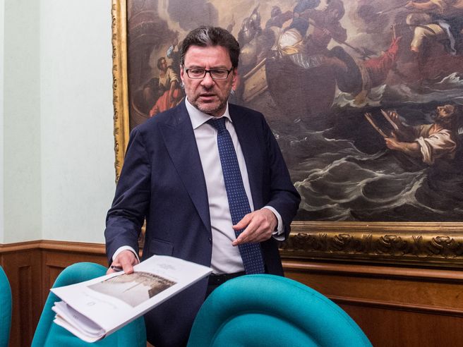 Giorgetti a stampa estera: ‘governo non può andare avanti così, disposto a farmi da parte’