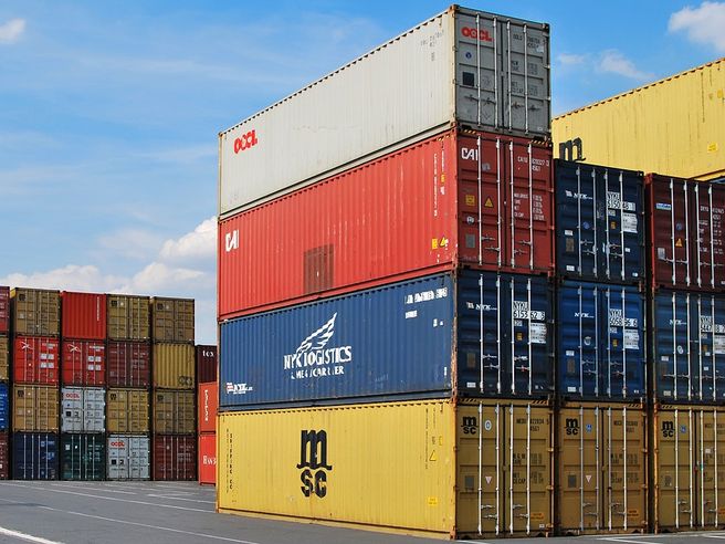 Istat: a marzo netto calo sia per l’import che per l’export. Saldo commerciale a +5213 milioni