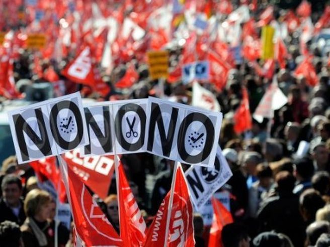 Proteste contro l’austerity a Parigi