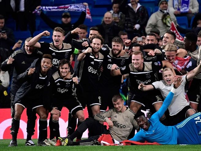 Ajax crolla del 20% in Borsa dopo eliminazione shock in Champions