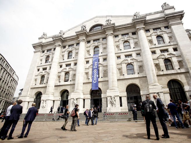 Consob: nel 2021 calo record degli investitori esteri nelle società quotate italiane