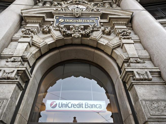 Unicredit accelera al ribasso: sospesa al ribasso (-5%)