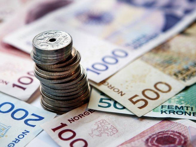 Norvegia: corona sotto pressione, la Banca centrale taglia i tassi e rimane pronta a intervenire ancora