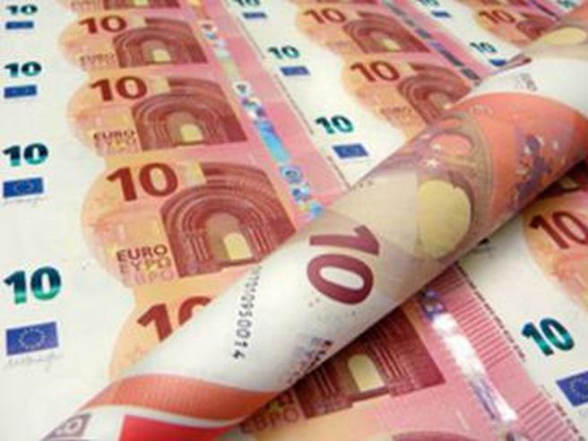 Euro, nuovi minimi dall’agosto 2012 contro il dollaro