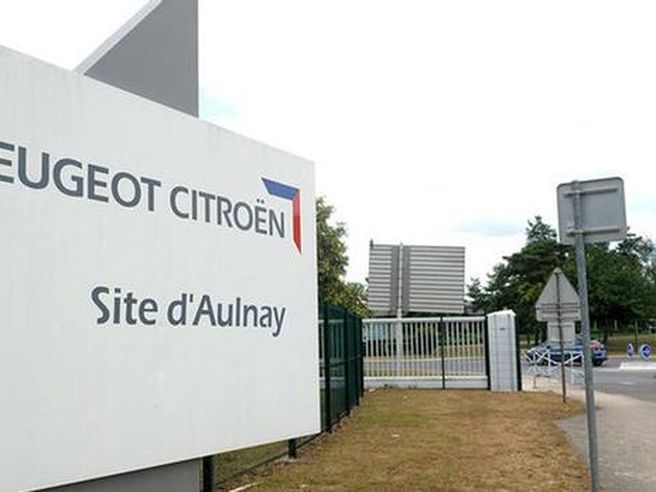 Peugeot: giustizia sospende il piano di ristrutturazione