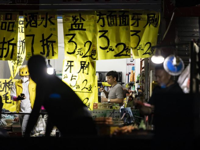 Cina: vendite al dettaglio agosto battono le attese, deludenti investimenti in asset fissi