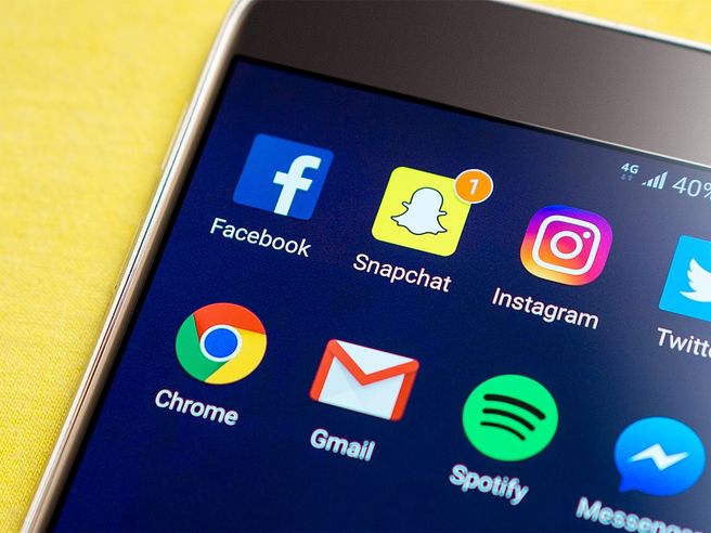 Snap lancia profit warning, titolo affonda -30% a Wall Street