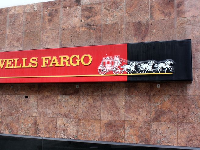 Wells Fargo verso avvio in rosso: sotto lente perdita trimestrale e taglio dividendo