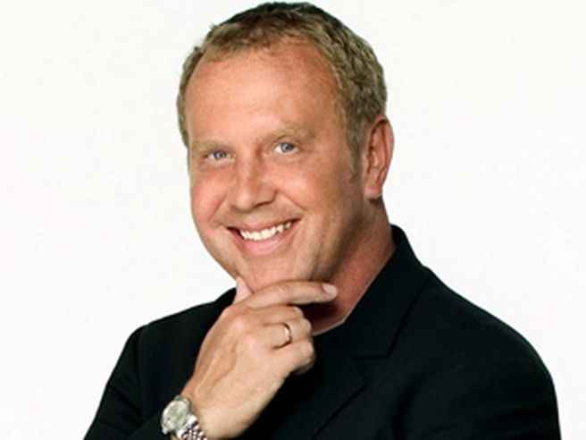 Michael Kors: utili e ricavi trimestrali oltre le attese, vola titolo nel pre-market