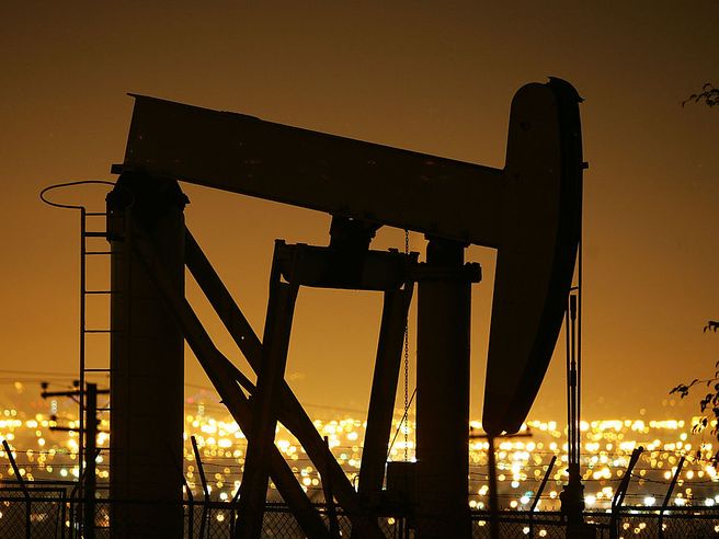 Petrolio torna a salire dopo allarme IEA su carenza di offerta