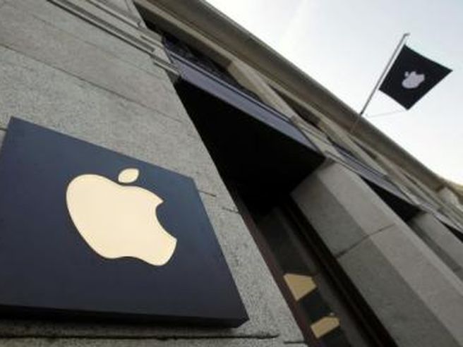 Apple: boom degli ordini di iPhone spinge il titolo