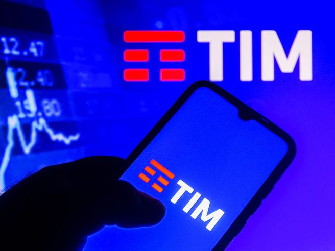 TIM rimane osservata speciale a Piazza Affari dopo passo indietro Gubitosi e attesa su decisione offerta KKR