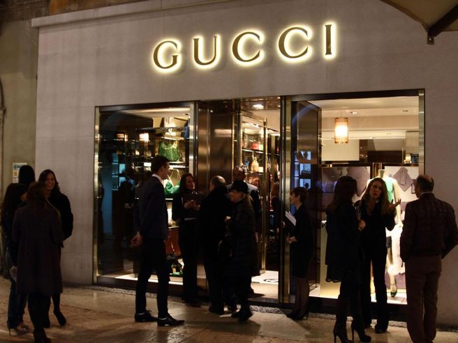 Kering: partenza in rosso dopo i conti, pesano Puma e Gucci