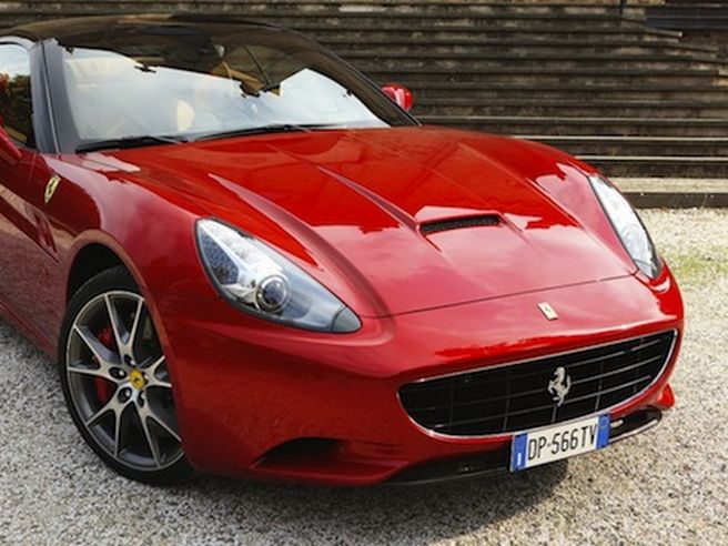 Fca volatile a Piazza Affari, Ferrari verso Wall Street