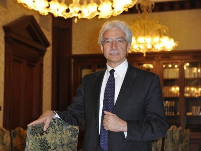Rossi (Bankitalia): rialzo spread non è causato da demoniaca speculazione, gestori si coprono da rischio uscita euro
