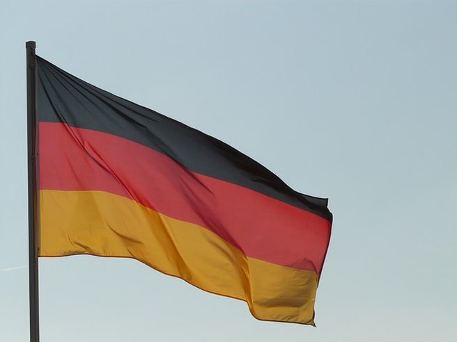 Germania: pmi manifatturiero sale a 52,1 punti, meglio delle attese