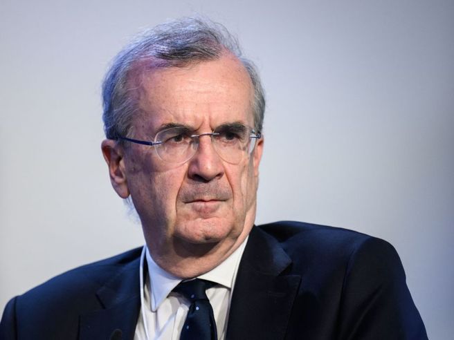 Bce, Villeroy: ‘timori recessione non frenino rialzi tassi, recessione lieve meglio di stagflazione’. E il banchiere parla di inizio QT