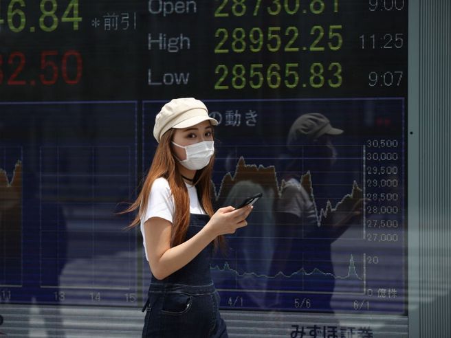 Giappone: indice Pmi servizi e Pmi composite sotto 50 punti, ma segnali di ripresa da occupazione
