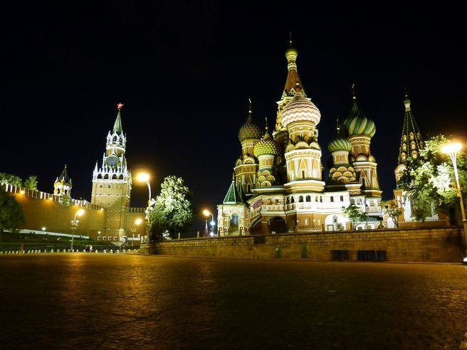 Russia: banca centrale mantiene tassi al 4,25%, non escluso taglio in prossime riunioni