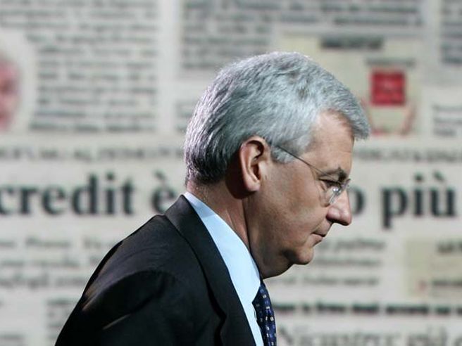 L’addio di Profumo scuote ancora la Borsa: per gli analisti incombe l’ombra della politica