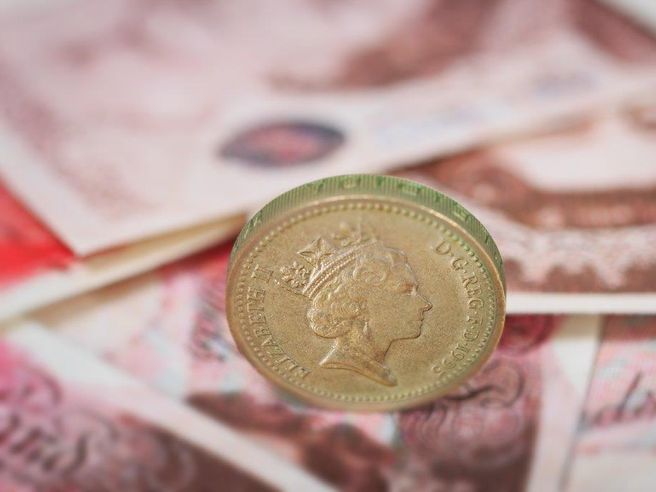 Forex: parole della May spingono la sterlina ai minimi a due mesi