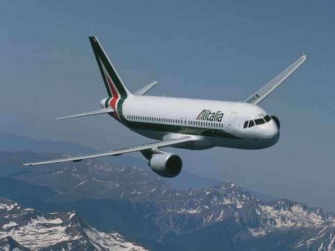 Alitalia: incontro Lupi-Hogan, possibile offerta Etihad già lunedì
