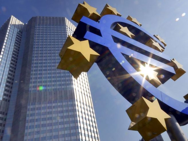 Eurostat: surplus bilancia commerciale Ue17 schizza a 14,9 mld a giugno, +2,4% l’export