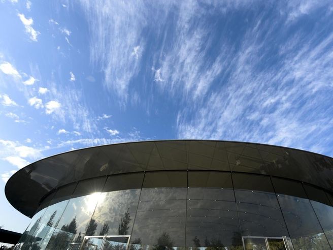 Apple scivola -8% dopo taglio outlook, brucia in pochi minuti capitalizzazione $56 mld