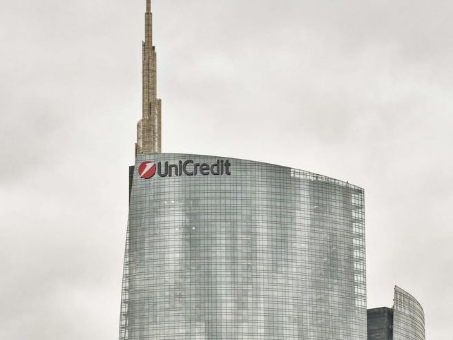 Unicredit trova sponda in calo pressioni su Btp, titolo rimane top pick di Hbsc con tp a 18,9 euro