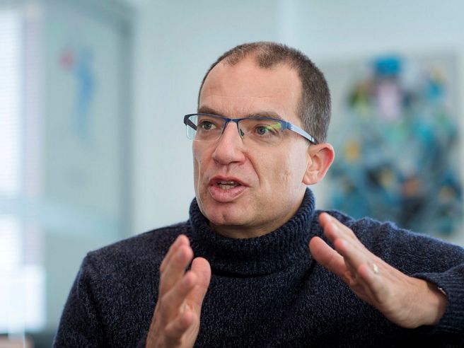 Ceo Moderna: Covid-19 non andrà via, dovremo vivere con questo virus per sempre’