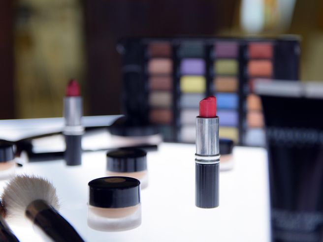 Estee Lauder, crescita del 6% nelle vendite del secondo trimestre 2025-26