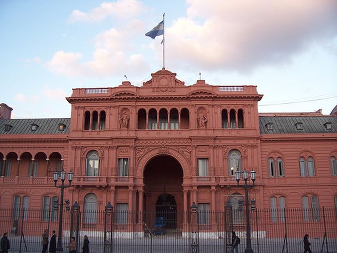 Argentina: Moody’s mette sotto revisione il rating, sale il rischio default