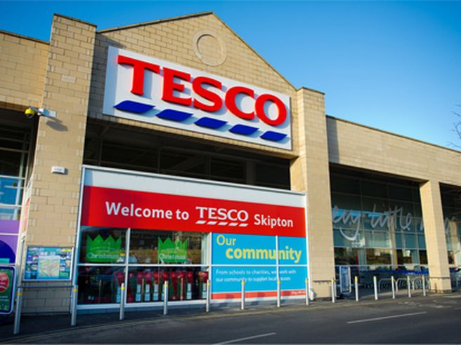 Tesco torna in utile nell’esercizio 2015, nonostante deboli ricavi