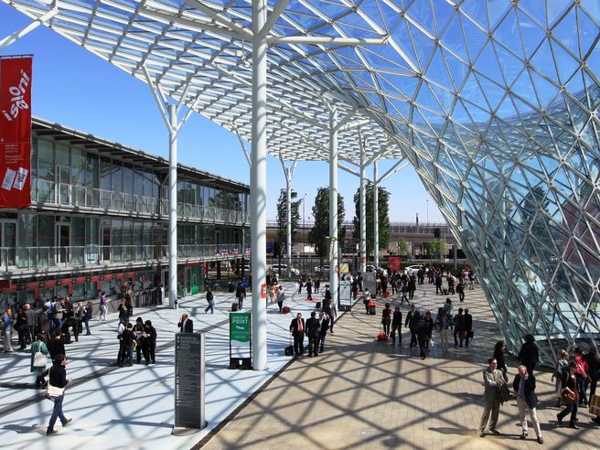 Fiera Milano cade in Borsa, Salone del Mobile verso cancellazione