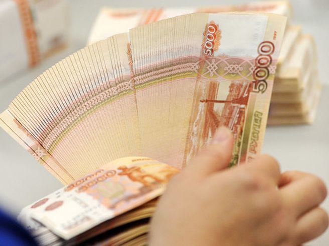 Forex: rublo torna a sprofondare nonostante rialzo tassi al 17%
