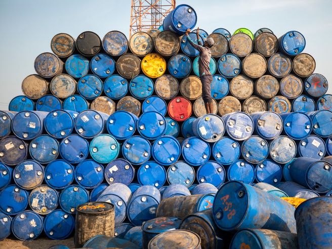 Petrolio: Opec+ proroga tagli al 2025 ma prezzi non scattano