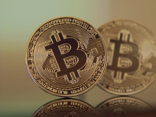 Bitcoin montagne russe: crolla del 20% e poi recupera