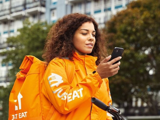Just Eat Takeaway: accordo con Prosus che rileva il 33% iFood, esborso fino a 1,8 mld