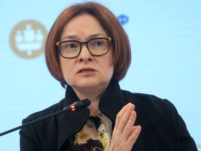 La banca centrale russa mantiene i tassi invariati al 7,5%, avverte su rischi inflazione