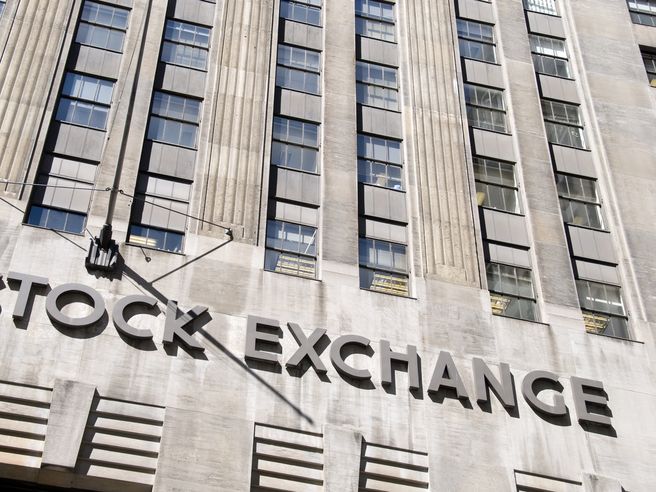 Wall Street: futures in ribasso, tassi Treasuries a due anni continuano a correre oltre 3,8%. Nuovo record da 2007