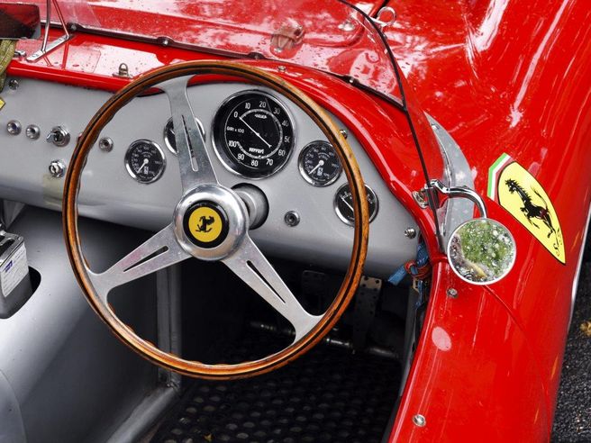 Ferrari: nominato nuovo Cfo, titolo tra i migliori del Ftse Mib in avvio
