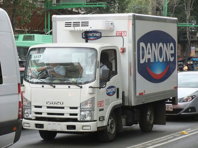 Danone alza stime full year dopo terzo trimestre forte
